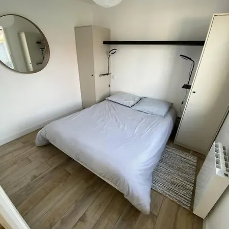 Sweat Little Close To Sword Casa de Férias *