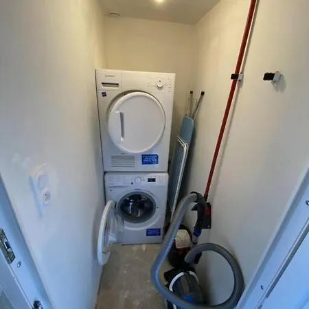 Sweat Little Close To Sword Casa de Férias